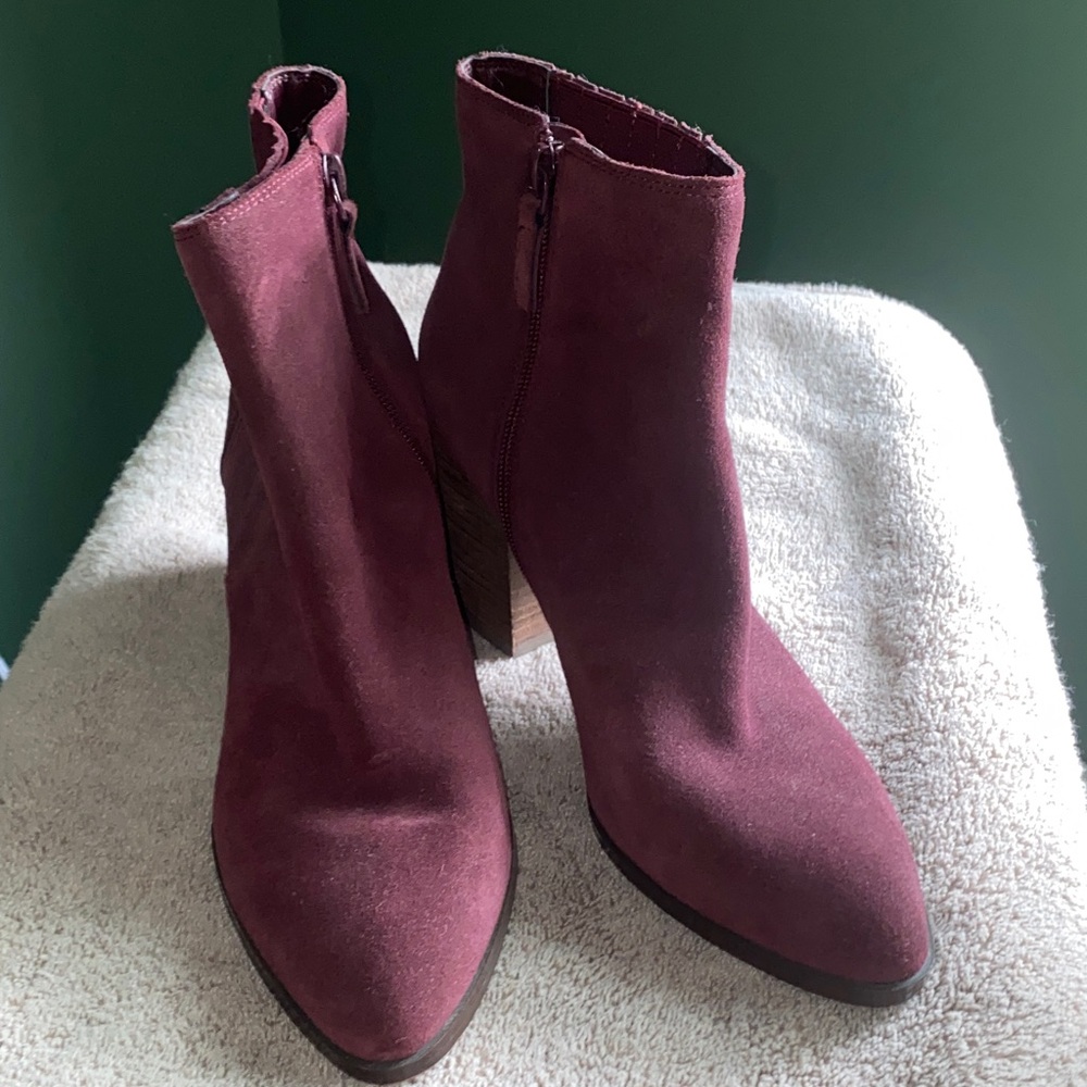 Chic Burgundy Ankle Booties